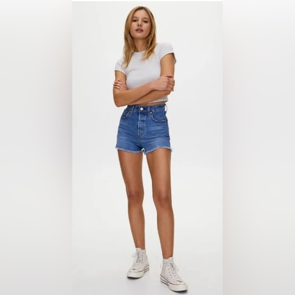 Levi’s Ribcage Shorts